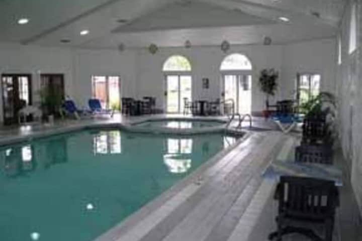 Pool 19 of 28